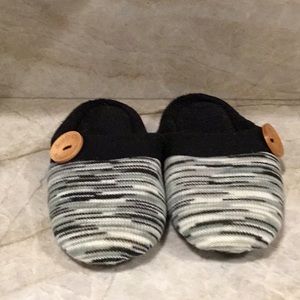 Women’s New Dearfoams Size 7-8 Cloth Slipper